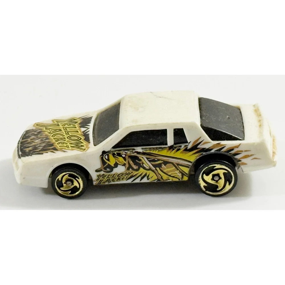 Hot Wheels Chevy Stocker Kids 1:64 White Yellow Jacket Hornet Vintage 1988 Car
